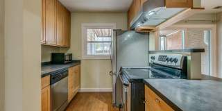1915 Sussex | Townhouse | 2 Bedroom 1.5 Bath | 07/16/2026 Gallery 7