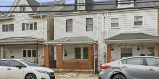 Charming 3-Bedroom Pittsburgh Home with Spacious Yard and Classic Porch Gallery 1
