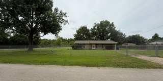 Lovely 2 bed/1 bath on a corner lot! Lovely 2 bed/1 bath on a corner lot! Gallery 19