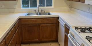 3 bedroom 2.5 bath town home with large bonus living room and 2 car garage parking Gallery 8