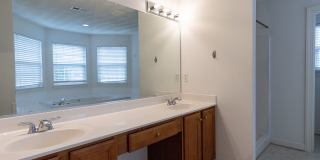 Beautifully maintained 4 bedroom, 2.5 bathroom home for rent in South Chesapeake! Gallery 33