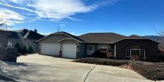 Stunning 4 Bedroom Briarwood Home with City View Gallery 1