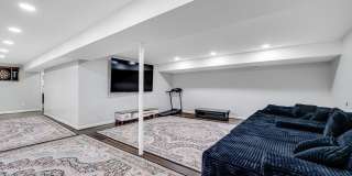 10904 GAINSBOROUGH Road Gallery 28