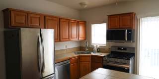 Lovely 4Br 2Bath with In-Unit Washer/Dryer Gallery 1