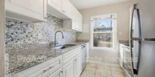 1006 Barclay Square Gallery 13