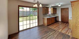 A Very Beautiful and Spacious 3 Bedroom Home in Mustang School District Gallery 7