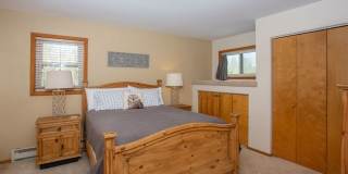 2 bedroom in Frisco. Walk to Main Street! Garage and Yard! Hot tub! Gallery 9