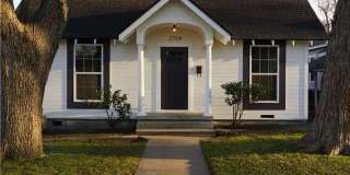 Beautifully Updated 2/2 Cottage - Available now! Gallery 1