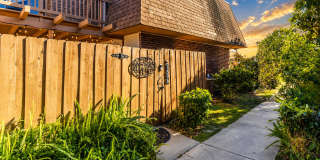 Spacious & Beautifully Updated Townhome in a Prime Location! Gallery 1