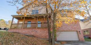 Four Bedroom Home Walking Distance to UofA! Lawn Care Included! AVAILABLE IN JULY!!!!! Gallery 1