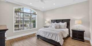 2425 Delmar Place Gallery 25