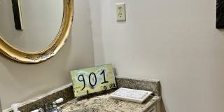 1971 Vienna Way Gallery 9