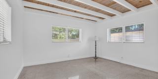 910 SE 3RD Street Gallery 18