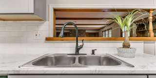 Beautiful updated home in The Village - 2 bed 1 bath Gallery 16