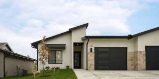 Stunning 2-bedroom, 2-bathroom Townhome In Raymore MO Gallery 1