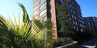 Quebec House Gallery 52