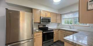 3 bed 1.5 bath townhome in the prime location of Bothell!! Gallery 1