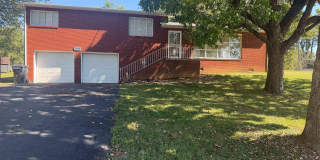 South Knoxville Charmer...3 bedroom, 1.5 bath basement rancher Gallery 1