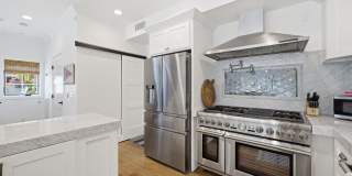 Modern Furnished Balboa Peninsula Beach House with Rooftop Deck Gallery 11