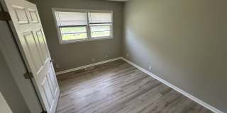 3br 1.5 BA with fence Gallery 5
