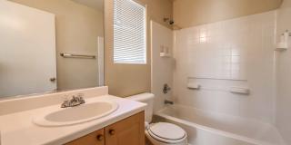 2 BEDROOM TOWNHOUSE WITH GARAGE! Gallery 1