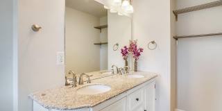 Updated 4 level TH w/ 2 FB & 2 "1/2" baths + One car garage! Gallery 42