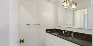 HUGE 2 bed 2 bath in Prime Santa Monica! Gallery 22