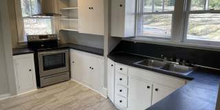 Adorable Hillcrest Bungalow with 3 bedrooms and 2 bathrooms. Gallery 13
