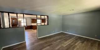 901 North Oak Avenue Gallery 3