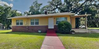 136 Thompson Avenue Gallery 1