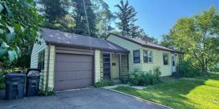 Four Bedroom Two Bath House - Great Location! Gallery 1