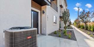 BRAND NEW 3 bed 3.5 bath townhouse Gallery 40