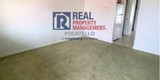 MOVE IN SPECIAL - 2 Bed 1.5 Bath Town Home - 1 Car garage Gallery 9
