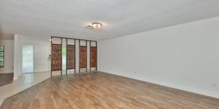 3 Beds 2 Baths Home with Jacuzzi & 2-Car Garage in Clearwater! Gallery 8