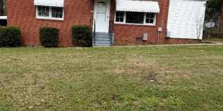 Charming two bedroom and one bath home available to rent Gallery 1