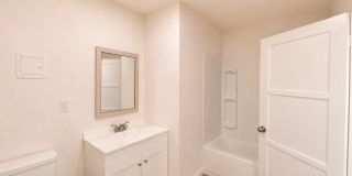 4723 Arlington Avenue Gallery 17