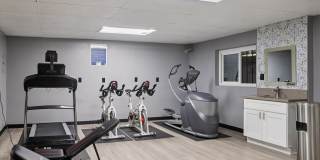 Laurel Pointe Gallery 24