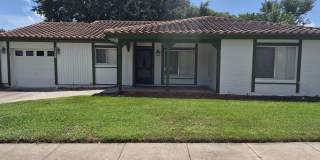 3 Bedroom, 2 Bathroom with nice yard, close Epic Universe, SeaWorld and Convention Center Gallery 1