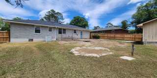 Spacious 4BR/2BA Brick Home with Fireplace, Large Island! Gallery 15