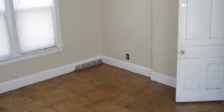2609-11 N. Maryland Ave. Gallery 13