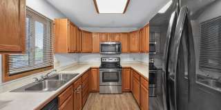 Charming 3BR Townhome in Lincoln Gallery 4