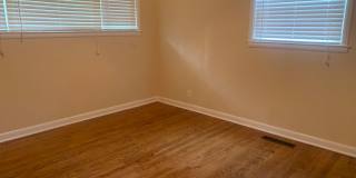 Renovated 3 Bedroom Home with fenced in back yard Gallery 9