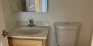 -Spacious 4 Bed 2.5 Bath, House, with Hew Hardwood Floors throughout - Gallery 25