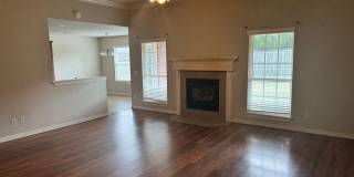 Beautiful single family home with fenced in yard! Gallery 1