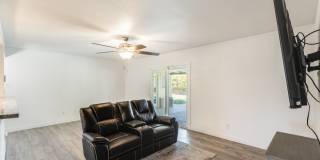 4bed, 2bath Glendale home with a pool! Gallery 21