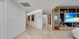 88 Southwest 7th Street Gallery 32