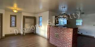 Charming Bungalow Available Early July Gallery 7