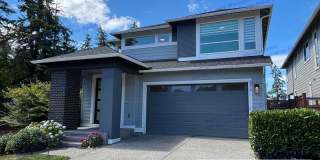 Like-New Executive Home in Lake Tapps | 4 Bed | 2.5 Bath | 3,007 SF | A/C | Executive Office | Covered Deck Gallery 1