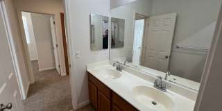5 bedroom home located in Sylvan School District! Gallery 40