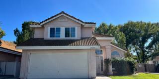 3Bd/2.5Ba Home with New Carpet & Flooring! Gallery 1
